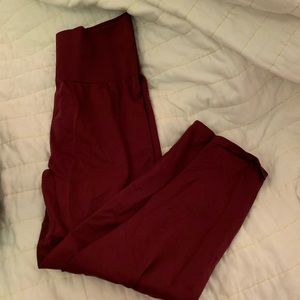 Fabletics maroon cropped leggings